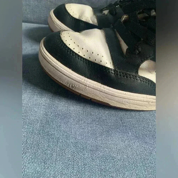 Unisex Black & White Vans Lowland Comfycush Leather Flying V Logo Low Top Shoes - Picture 4 of 10